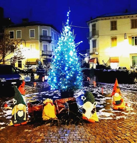 Gnomi di Natale in piazza Craveri
