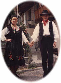 Costum4.JPG (11044 byte)