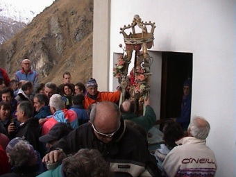 sb2001statua.jpg (35325 byte)