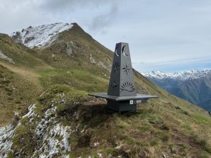 C.S. – Al Pian delle Masche (Valle Soana) la nuova seduta d’autore tra design, territorio e leggenda a cura di Mara Dadone